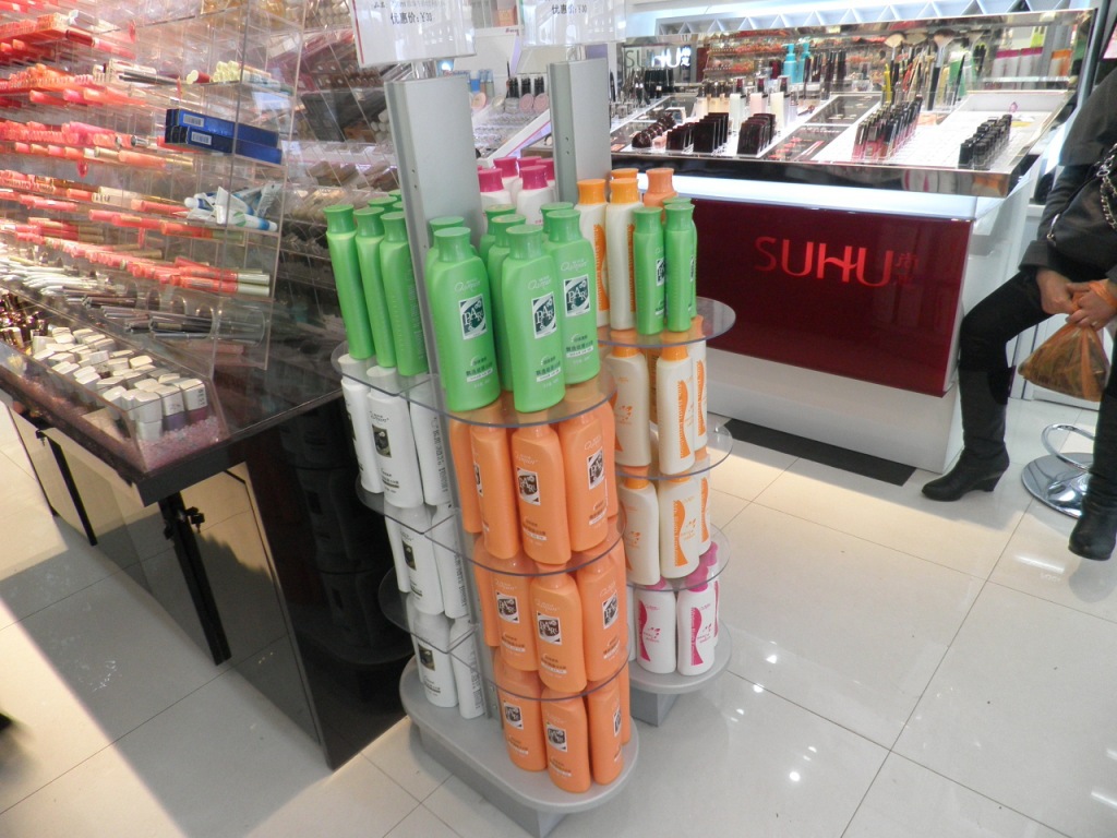 日用品展示架選購指南 可拆卸設(shè)計(jì)，靈活陳列化妝品與百貨